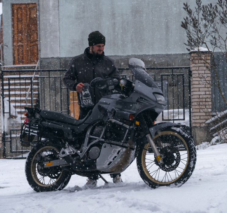 Czy przepalać motocykl w zimie?